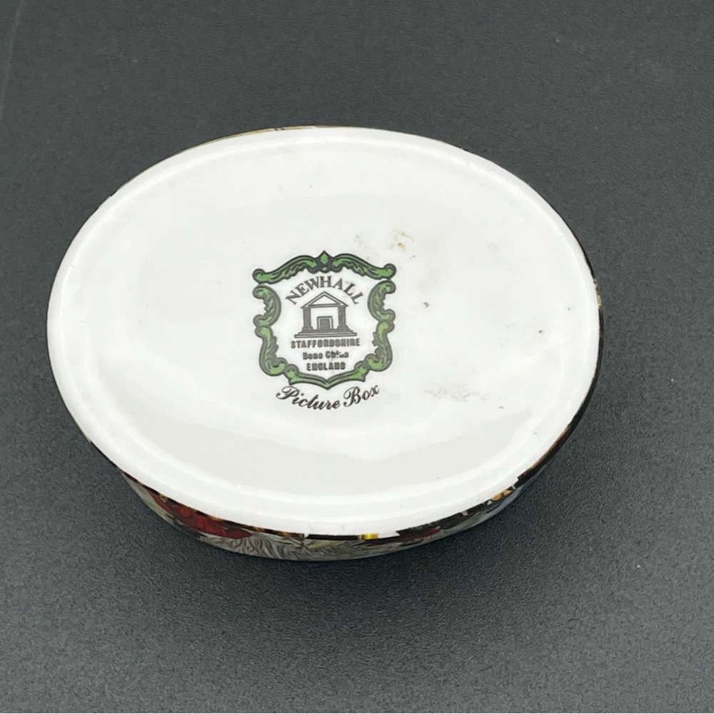 Vintage Newhall Staffordshire bone china trinket box featuring a hunting scene. - Picture 10 of 13